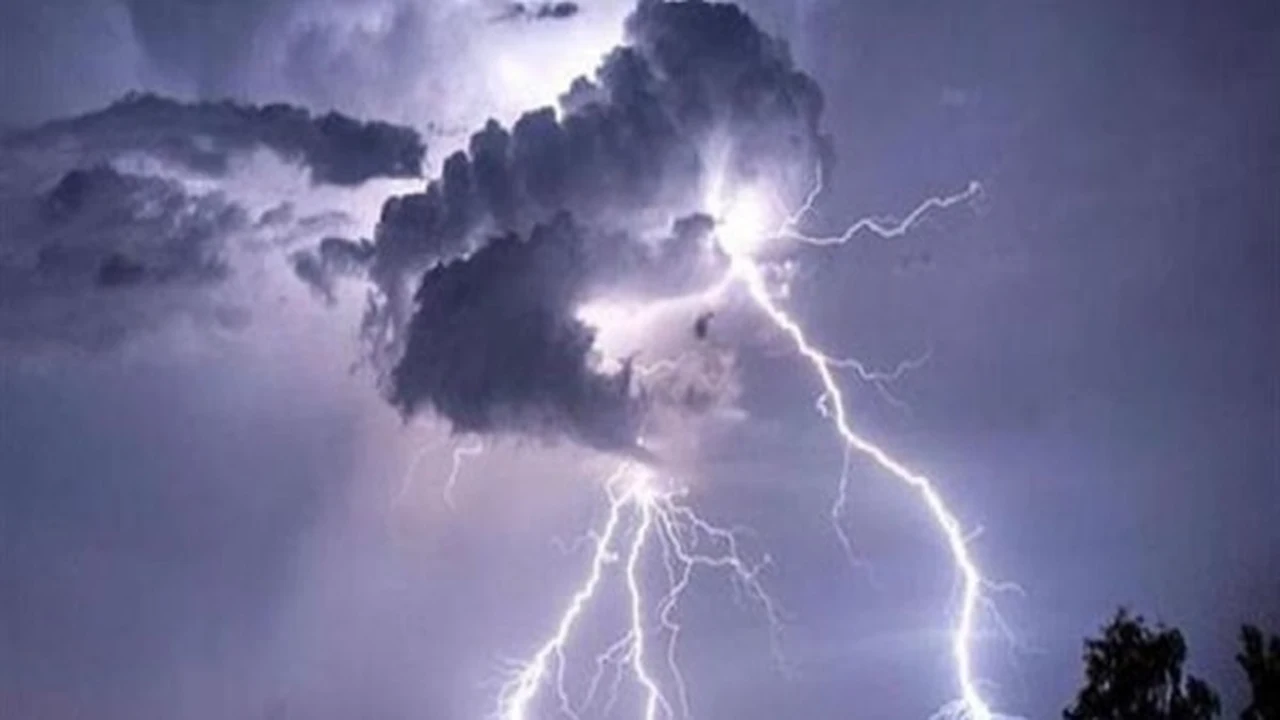 الأرصاد تحذر من تقلبات جوية وأمطار رعدية غزيرة متوقعة خلال الساعات المقبلة